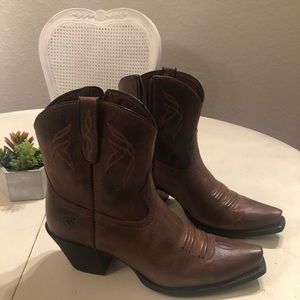 ARIAT BOOT - Size 7 Women - new without tags
